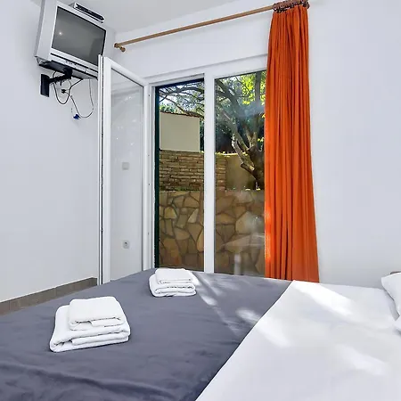 Uvala Pokrivenik 2073i Appartement Zastražišće